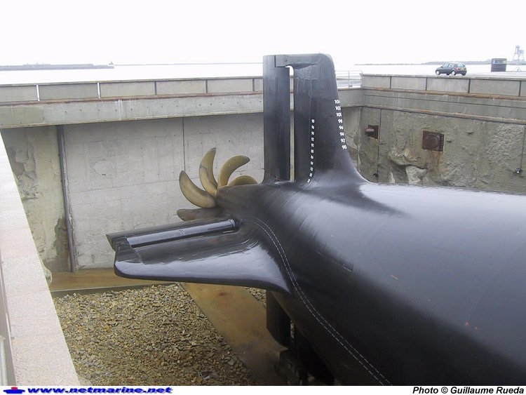 Зачем нужны лодки. Горизонтальные рули подводной лодки. Руль подлодки. Вертикальные рули подводной лодки. Штурвал подводной лодки.